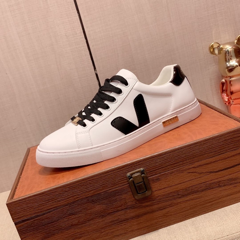 G*u*i casual shoes